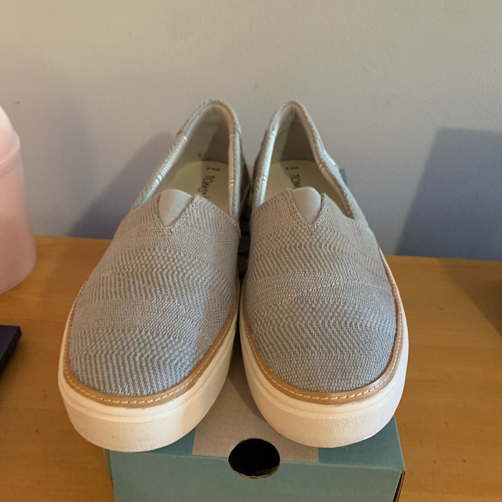 Brand new Women’s Toms Slip on Sneakers size 9.5